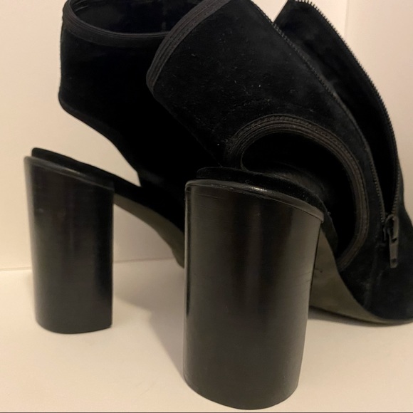 Black suede peep toe booties 🖤 - Picture 5 of 6